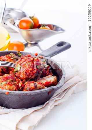 meatballs with tomato sauce in black pan meatballs with tomato sauce in black pan 19259009