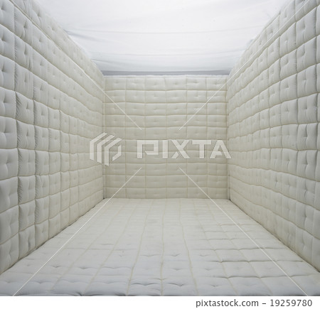 Soundproof walls 19259780