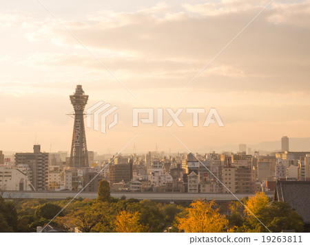 Osaka tower under twilight sky 19263811