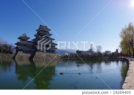 Shinshu National Treasures Matsumoto Castle Uchibori and Castle Ruins Park Observation of Tenso and Tatsumi Ovar Shinshu National Treasures Matsumoto Castle Uchibori and Castle Ruins Park Observation of Tenso and Tatsumi Ovar 19264405