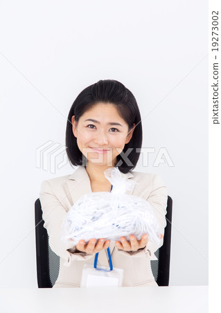 Business woman discarding shredder garbage 19273002