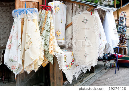 street stal with tablecloth 19274428