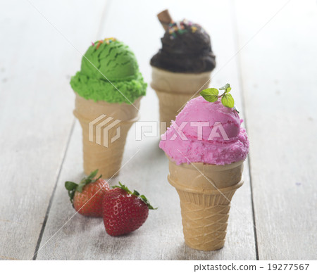multiple ice creams 19277567