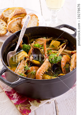 seafood soup 19278676