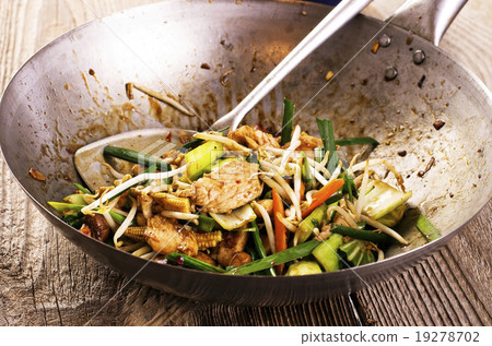 chicken with vegetable stir-fried in wok chicken with vegetable stir-fried in wok 19278702