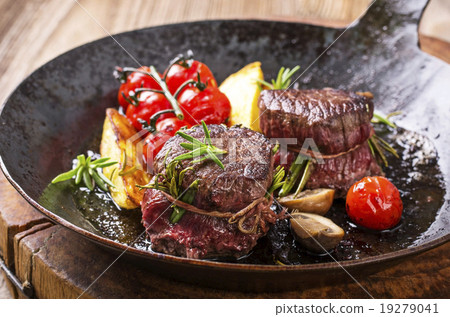 venison medallions 19279041