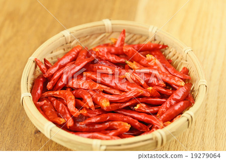  Red peppers 19279064