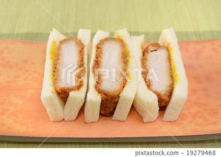 Delicious loose cut sandwich 19279468