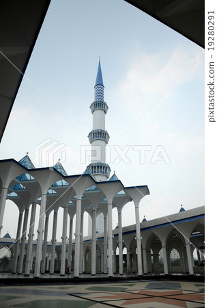 Sultan Salahuddin Abdul Aziz Shah Mosque  19280291