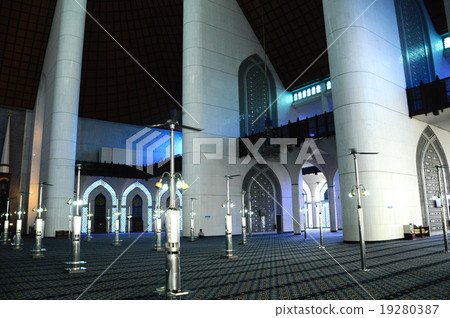 Sultan Salahuddin Abdul Aziz Shah Mosque 19280387