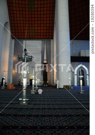 Sultan Salahuddin Abdul Aziz Shah Mosque 19280394