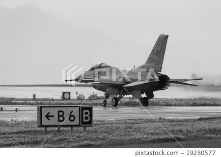 F16 Fighting Falcon 19280577