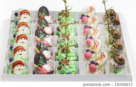 Christmas dessert canapes Christmas dessert canapes 19280617