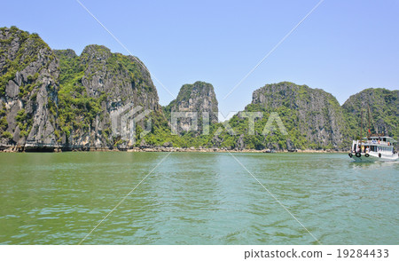 Halong bay, Vietnam 19284433