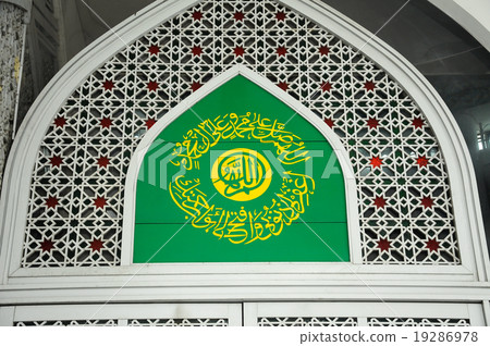 Islamic geometric pattern at Shah Alam Mosque  19286978