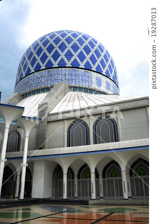 Sultan Salahuddin Abdul Aziz Shah Mosque 19287013