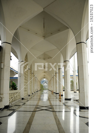 Sultan Salahuddin Abdul Aziz Shah Mosque 19287023