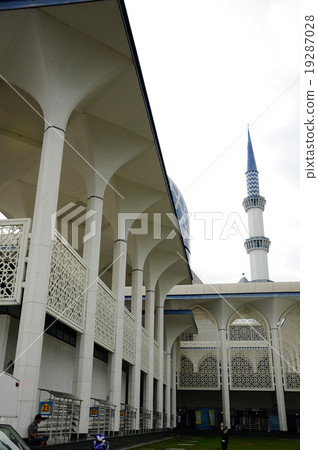 Sultan Salahuddin Abdul Aziz Shah Mosque 19287028
