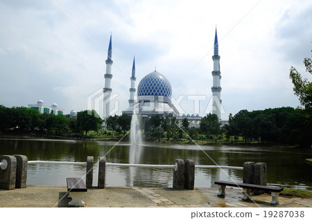 Sultan Salahuddin Abdul Aziz Shah Mosque Sultan Salahuddin Abdul Aziz Shah Mosque 19287038