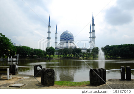 Sultan Salahuddin Abdul Aziz Shah Mosque 19287040