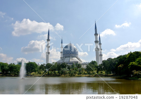Sultan Salahuddin Abdul Aziz Shah Mosque 19287048