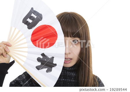 範和女人驚訝於日本國旗 19289544