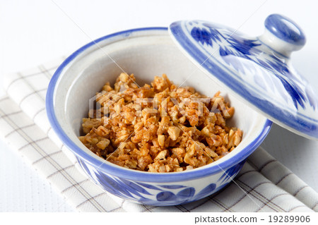 Fried garlic Fried garlic 19289906