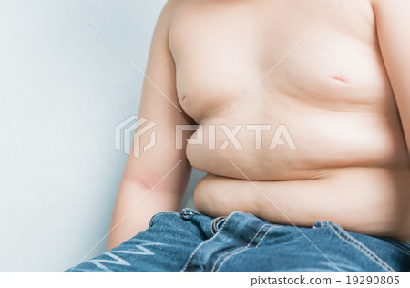 The size of stomach of children with overweight 19290805