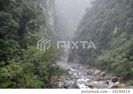 台灣花蓮太魯閣谷景觀在Sandcau山谷 台灣花蓮太魯閣谷景觀在Sandcau山谷 19290819