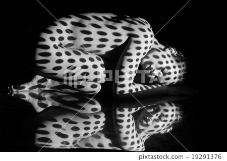 The  body of woman with black and white pattern 19291376