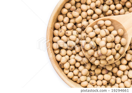 圖庫照片: soy beans in bowl isolated on white background