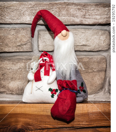 Santa Claus and snowman, Christmas decoration 19295792