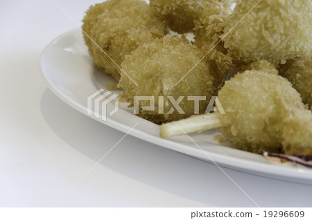 Fried shrimp ball on sugarcane skewers Fried shrimp ball on sugarcane skewers 19296609