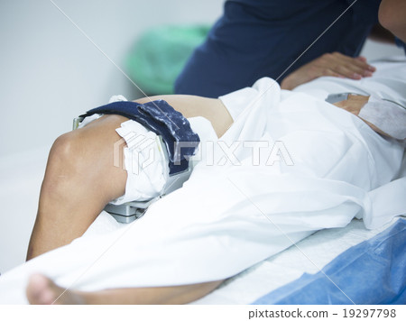 Traumatology orthopedic surgery knee arthroscopy 19297798