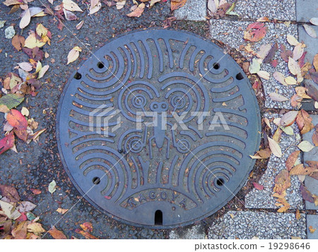 Manhole drain cover on the street at Nagoya, Japan 19298646