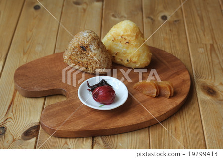 Grilled rice ball 19299413