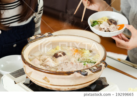 Woman smile appetite hot pot cooking Japanese cooking party party Woman smile appetite hot pot cooking Japanese cooking party party 19299665