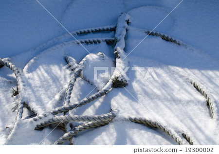 A rope buried in the snow A rope buried in the snow 19300002