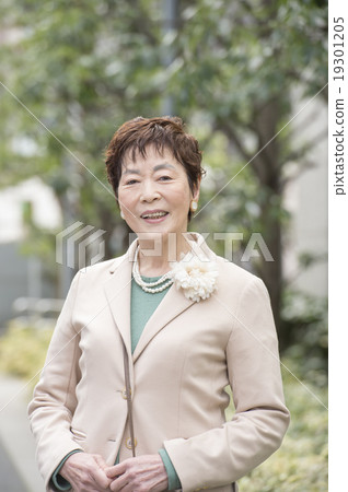 Senior women 19301205