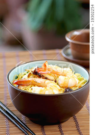 Stir fried Noodle with prawn 19302254