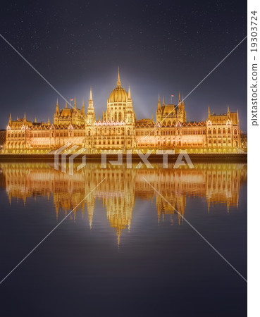 View of hungarian Parliament building, Budapest 19303724