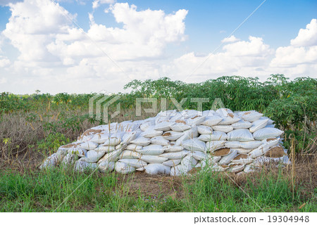 Bags of fertilizer placed in the land 19304948