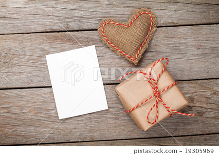 Valentines day toy heart, blank greeting card 19305969