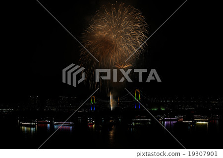Odaiba Rainbow Fireworks 2015 19307901