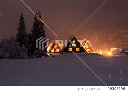 冬季岐阜縣白川鄉照亮 19308396