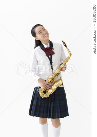初中女生與薩克斯管 19309200