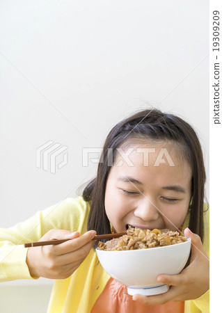 big-young-girls-who-eat-come-aunty