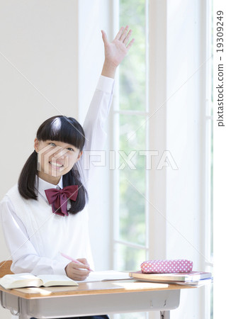 Junior high school girls holding hands 19309249