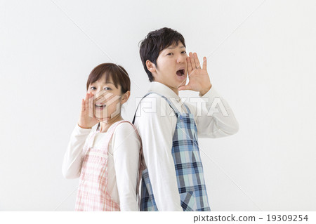 育兒的男性和女性 19309254