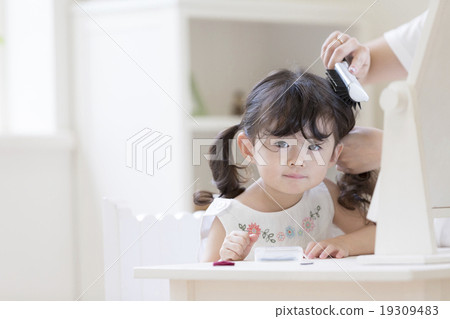 A girl who ties her hair 19309483